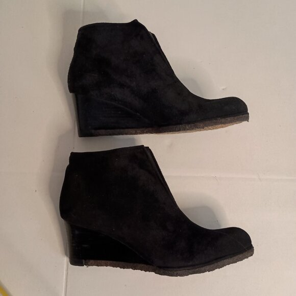 Stuart Weitzman Black Suede Booties Women’s Size 8 - Picture 7 of 13